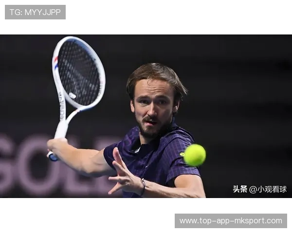 梅德韦杰夫底线拉锯赢得漂亮，太冷静了，梅德韦杰夫干嘛去了